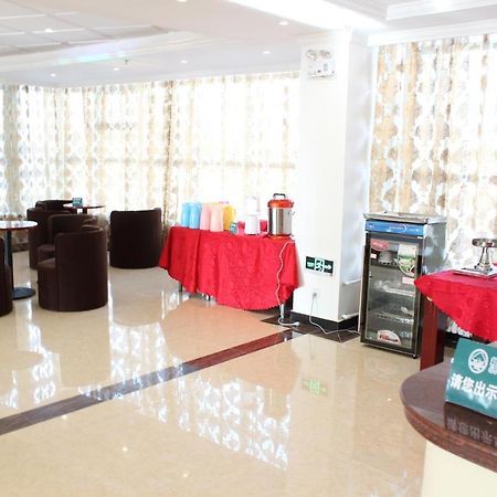 Greentree Wulumuqi Airport Hotel Urumqi Esterno foto