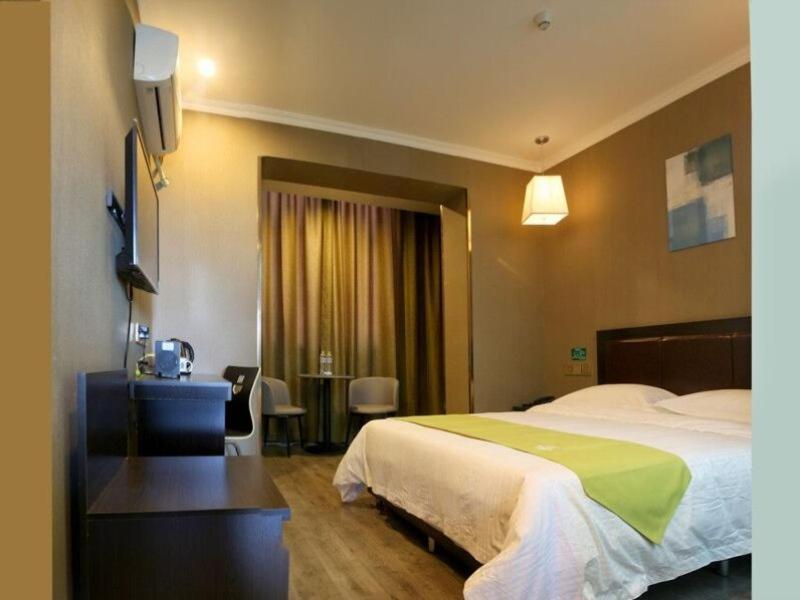 Greentree Wulumuqi Airport Hotel Urumqi Esterno foto