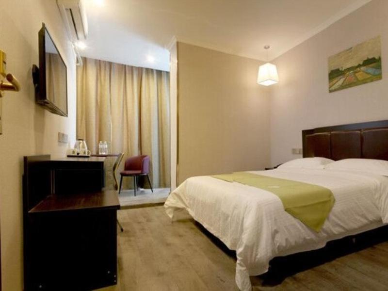 Greentree Wulumuqi Airport Hotel Urumqi Esterno foto