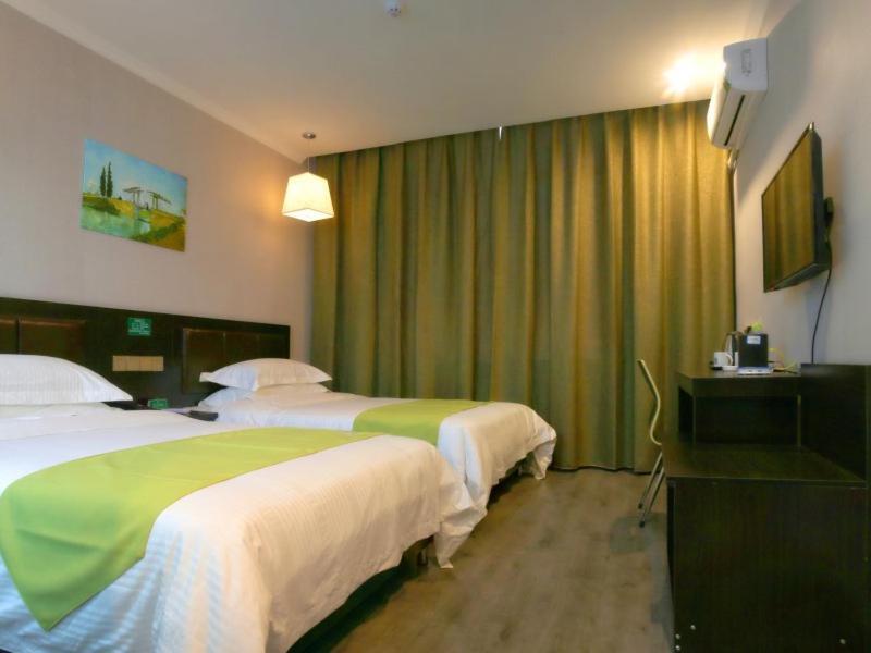 Greentree Wulumuqi Airport Hotel Urumqi Esterno foto