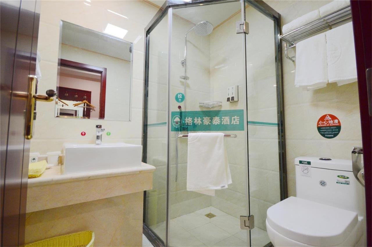 Greentree Wulumuqi Airport Hotel Urumqi Esterno foto