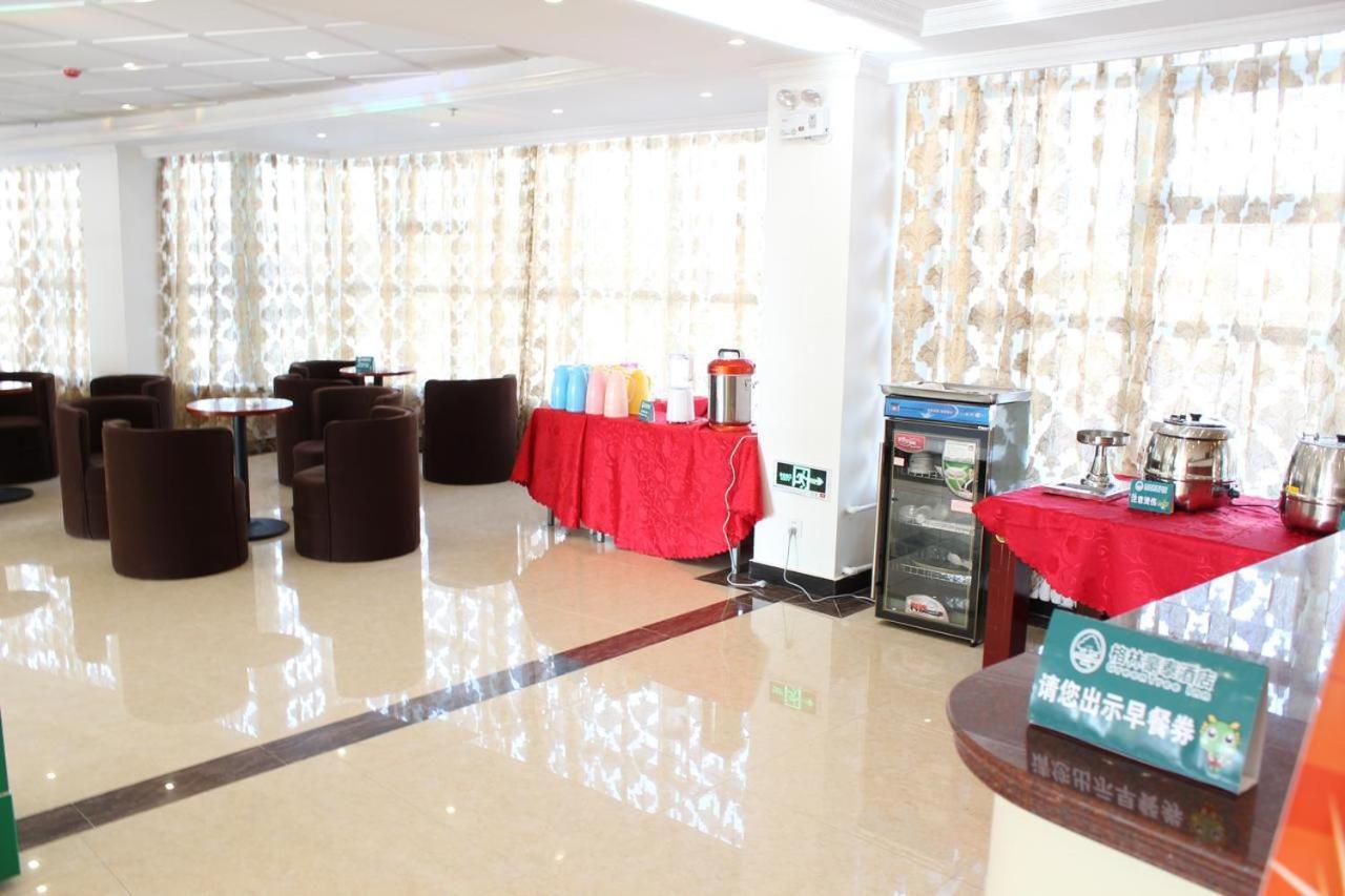 Greentree Wulumuqi Airport Hotel Urumqi Esterno foto